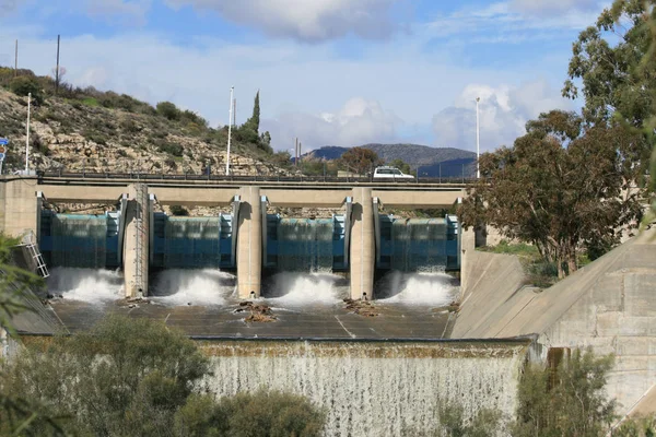 Water Omvallen Noodoverlaat Germasogeia Dam Limassol Cyprus Nadat Zware Winter — Stockfoto
