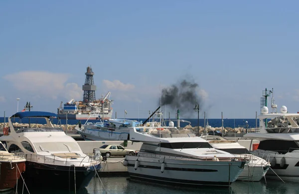 Limassol Cyprus Februari 2019 Uitzicht Jachten Boten Afgemeerd Limassol Marina — Stockfoto