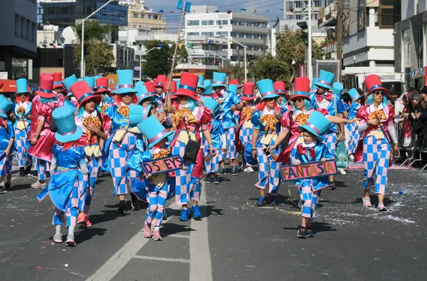 Лимассол Кипр Марта 2019 Года Группа Людей Ярких Карнавальных Костюмах — стоковое фото