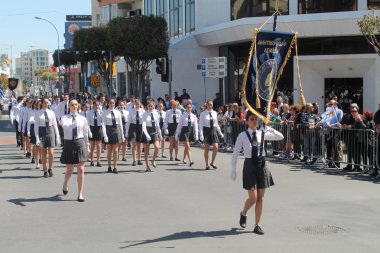 Limasol, Kıbrıs, 25th Mart 2019: Tekdüzen Başpiskopos Makarios III Avenue Yunan Bağımsızlık günü geçit töreni sırasında yürüyüş içinde lise öğrencileri 