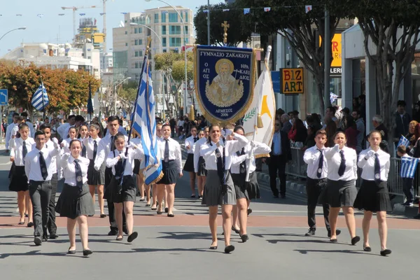 Limassol Zypern März 2019 Teenager Jungen Und Mädchen Schuluniform Marschieren — Stockfoto