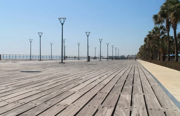 Limassol Kypros Maaliskuuta 2019 Puinen Merilaituri Molosin Kävely Istumapaikoilla Katuvalot — kuvapankkivalokuva