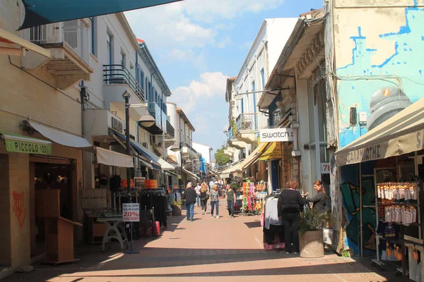 Limassol Ciprus Március 2019 Keskeny Turista Utcában Limassol Óvárosában Kis — Stock Fotó