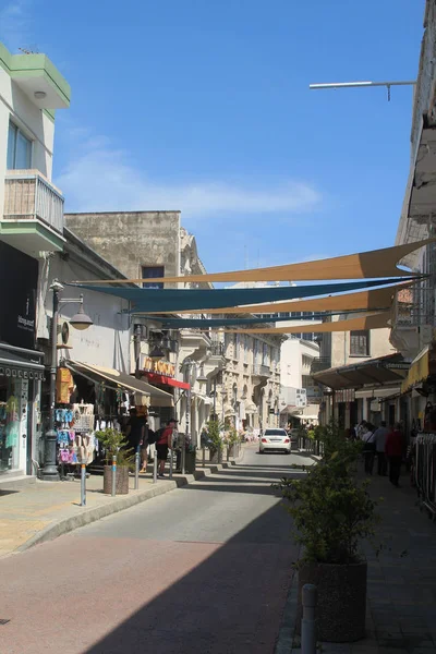 Limassol Chipre Abril 2019 Calle Turística Casco Antiguo Con Tiendas — Foto de Stock