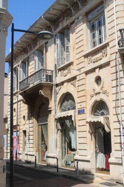 Limasol, Kıbrıs, 12 Nisan 2019: Eski şehir Kitiou Kyprianou sokakta geleneksel Akdeniz tarzı ev