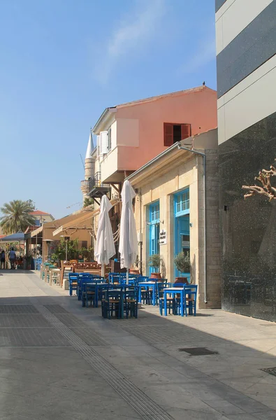 Лимассол Кипр Апреля 2019 Пешеходная Улица Старом Городе Тротуарными Кафе — стоковое фото