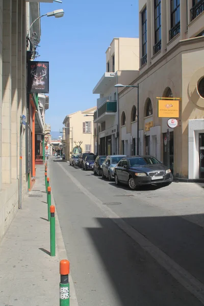 Limassol Chipre Abril 2019 Calle Casco Antiguo Con Coches Estacionados — Foto de Stock