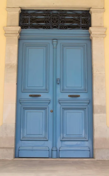 Close Blue Wooden Front Door Metal Lattice Human Hand Shaped — Stock Photo, Image