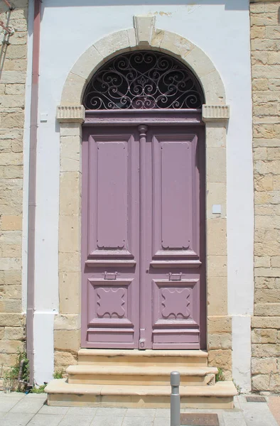 Old Fashioned Purple Wooden Front Door Stone Arch Metal Grates — Stock Photo, Image