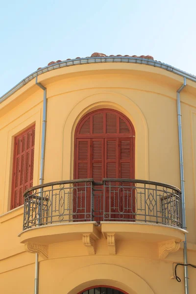 Part Retro Style Yellow House Wall Stylish Balcony Metal Grate — Stock Photo, Image