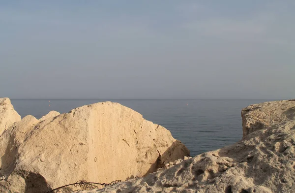 Große Weiße Felsen Sonnenlicht Mit Dem Mittelmeer Und Dem Blauen — Stockfoto