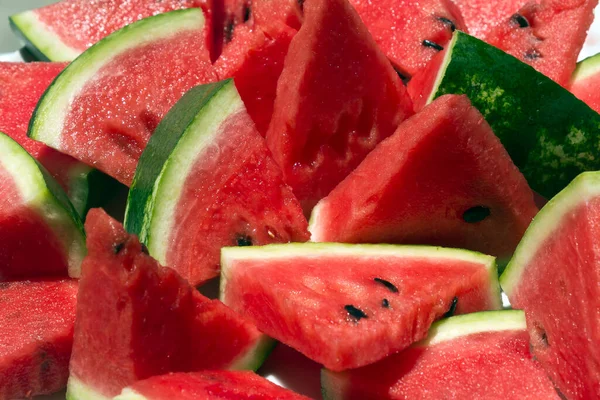 Bir çok kırmızı ve yeşil karpuz dilimlerinin arka planı 