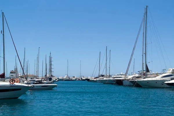 View Yachts Boats Moored Sea Marina Clear Sunny Day — Stock Photo, Image