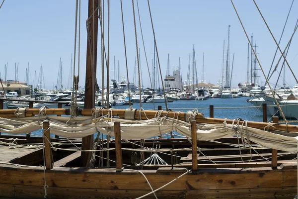 Boats Yachts Moored Sea Marina Clear Sunny Day — Stock Photo, Image