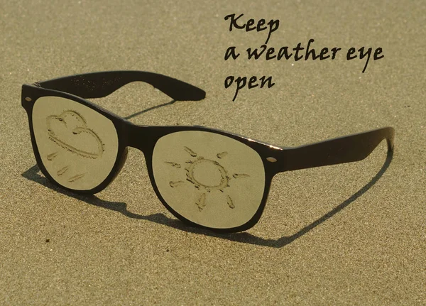 Eyeglasses Sun Cloud Shape Drawings Wet Beach Sand Proverb Keep — Stock Photo, Image