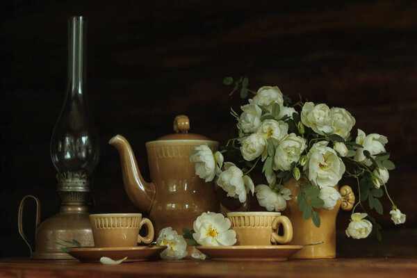 Still-life clay coffee cups with fresh white roses