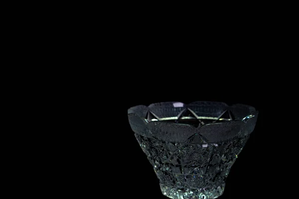 Kristallschale Auf Schwarzem Hintergrund — Stockfoto