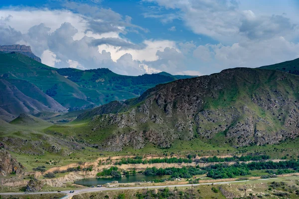 Jezero Horách Proti Obloze — Stock fotografie