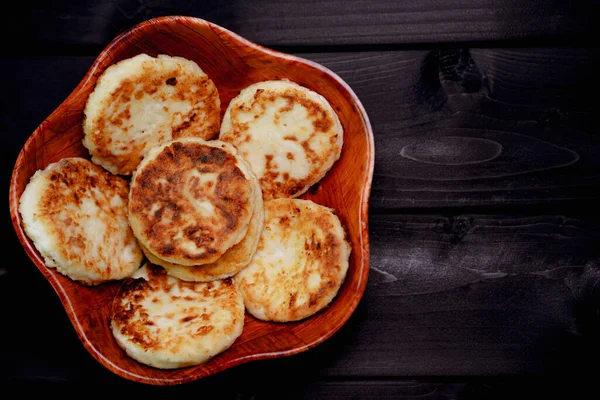 Cheesecakes Skål Trä Bakgrund — Stockfoto