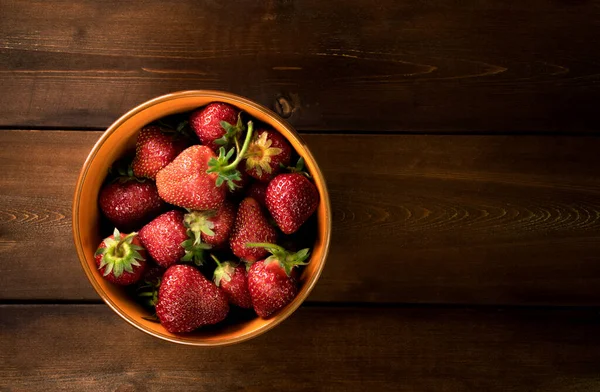 Ripe Strawberries Cup Wooden Background — Stock Photo, Image