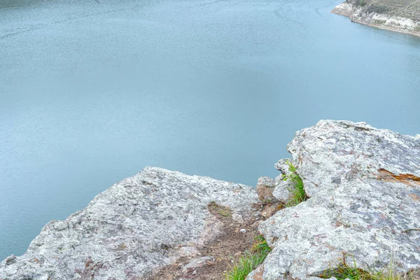 Bord Falaise Sur Fond Eau — Photo