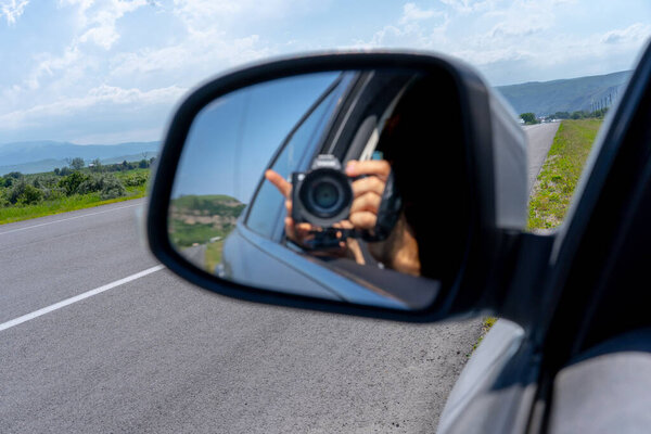 Съемка с камеры из бокового окна автомобиля
