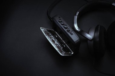 İçinde kaset olan kasetçalar