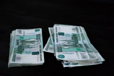 Bir paket Rus banknotu 1000 ruble.