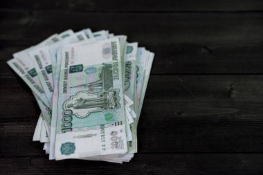 Bir paket Rus banknotu 1000 ruble.