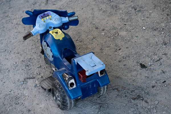 Vieja Motocicleta Eléctrica Para Niños Suelo — Foto de Stock