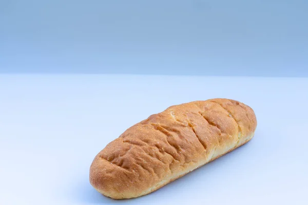 Laib Brot Auf Weißem Hintergrund — Stockfoto