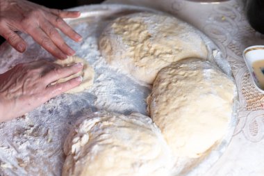 Daha fazla pişirmek için hazırlanmış hamur