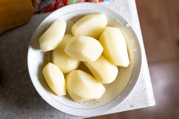 Peeled Potatoes Plate — Stock Photo, Image