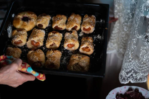 Kurutulmuş kayısılarla Tatlı Hamur Çöreği yapmak