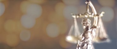 Bayan Adalet - bokeh arka plan ile yumuşak odak portresi. ve kopya alanı.