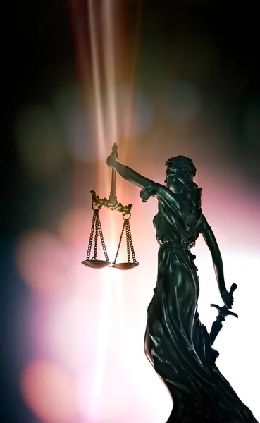 Staty Lady Justice Låg Vinkel Visa Med Bokeh Bakgrund — Stockfoto