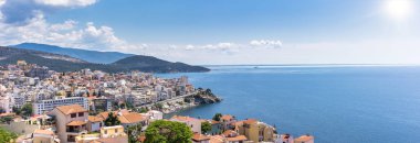 Kaleden Kavala şehrinin panoramik manzarası