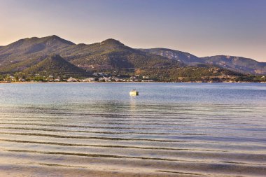 Gün batımında güzel deniz manzarası