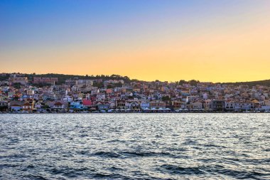 Argostoli şehrinde gün batımı, Kefalonia adası, Yunanistan