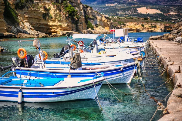 Limanda küçük balıkçı tekneleri — Stok fotoğraf