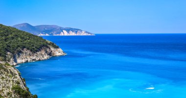 Myrtos körfezinin güzel manzarası, Kefalonia adası, Yunanistan
