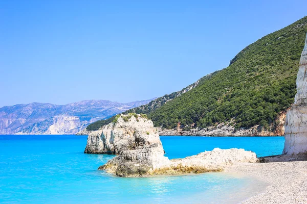 Mooi strand Fteri met turquoise zee op het eiland Kefalonia, Griekenland — Stockfoto