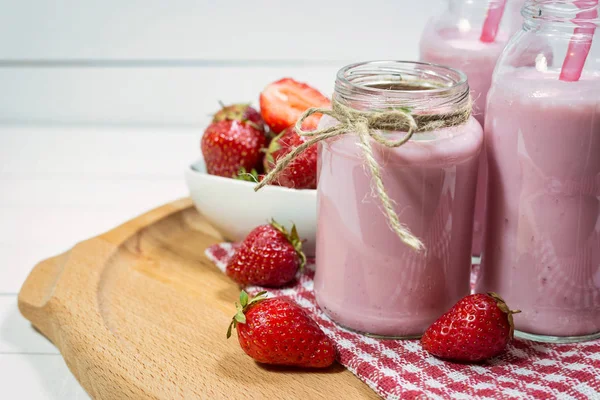 Gesundes Frühstück mit frischen Erdbeeren — Stockfoto