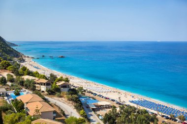 Kathisma Sahili 'nin güzel panoramik fotoğrafı, Lefkada adasının batı kıyısı, Yunanistan.