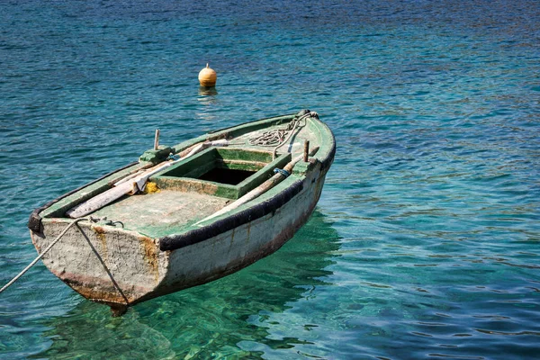 Velho Barco Pesca Madeira Uma Pequena Marina Baía Poros Ilha — Fotografia de Stock