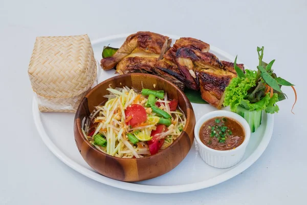 Tayland papayası salatası veya 