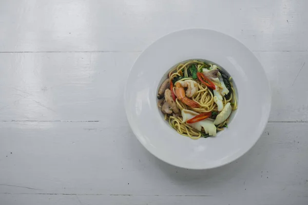 Karıştırılmış Baharatlı Spagetti Deniz Ürünleri veya 