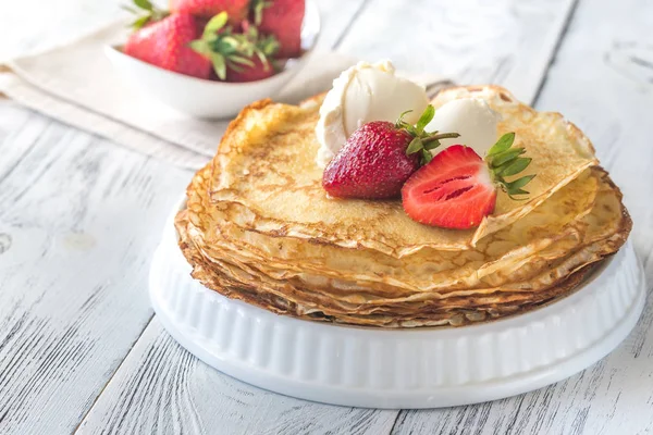 Crepes Con Crema Formaggio Fragole Fresche — Foto Stock