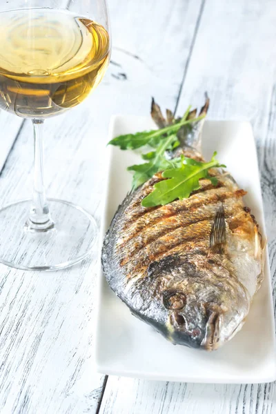 Grilled gilt-head bream on the plate — Stock Photo, Image