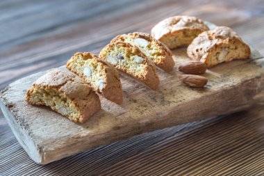 Cantuccini ahşap tahta üzerinde